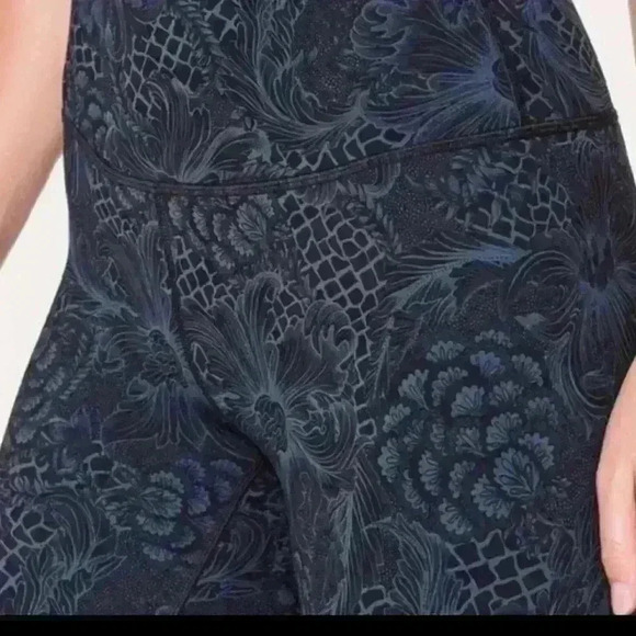 NWOT Lululemon Train Times Crop (17")
Nouveau Mach Blue Black size 6! - Picture 7 of 15